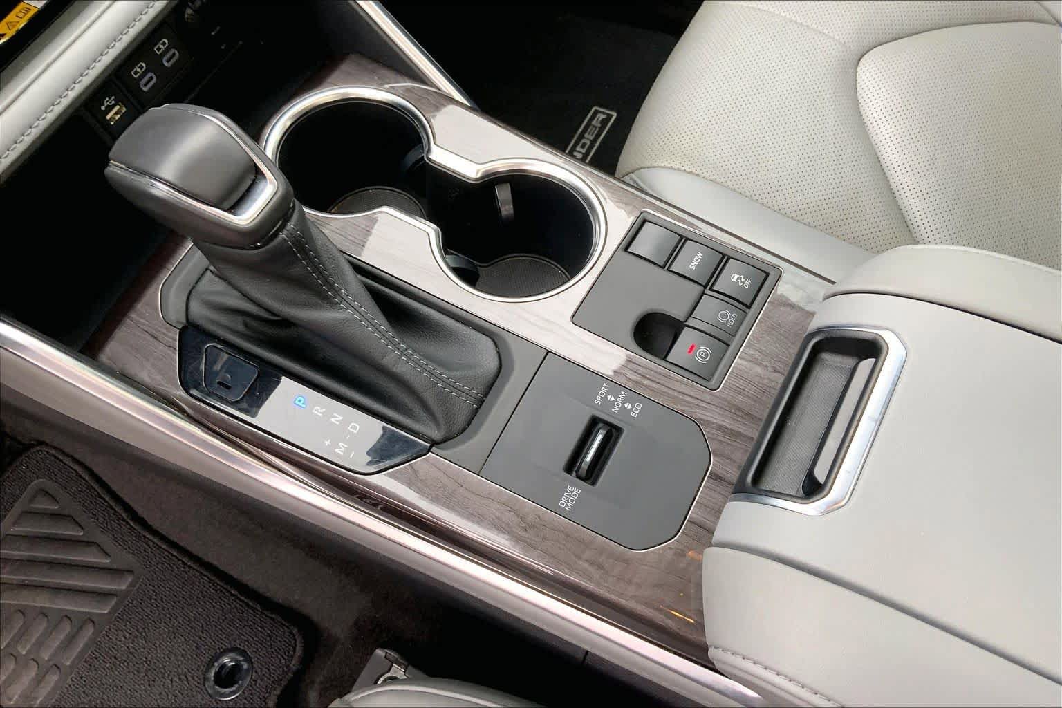 Used 2023 Toyota Highlander Limited FWD image 17