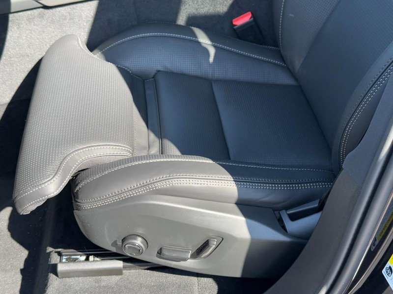 New 2026 Volvo XC90 B6 Ultra w/ Protection Package image 15