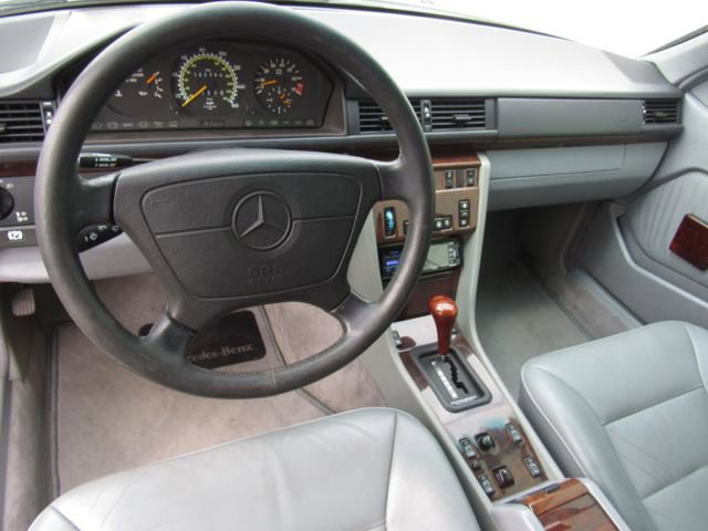 Used 1994 Mercedes-Benz E 320 Convertible image 24