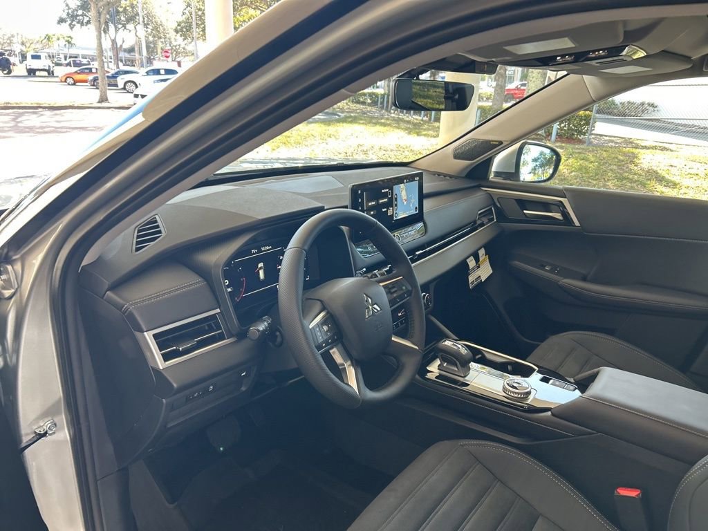 New 2026 Mitsubishi Outlander SE image 6