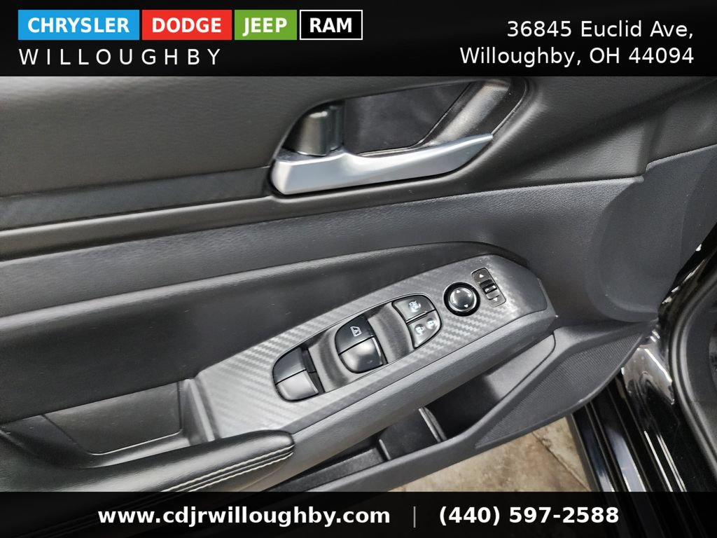 Used 2025 Nissan Altima 2.5 SV AWD/4WD image 12