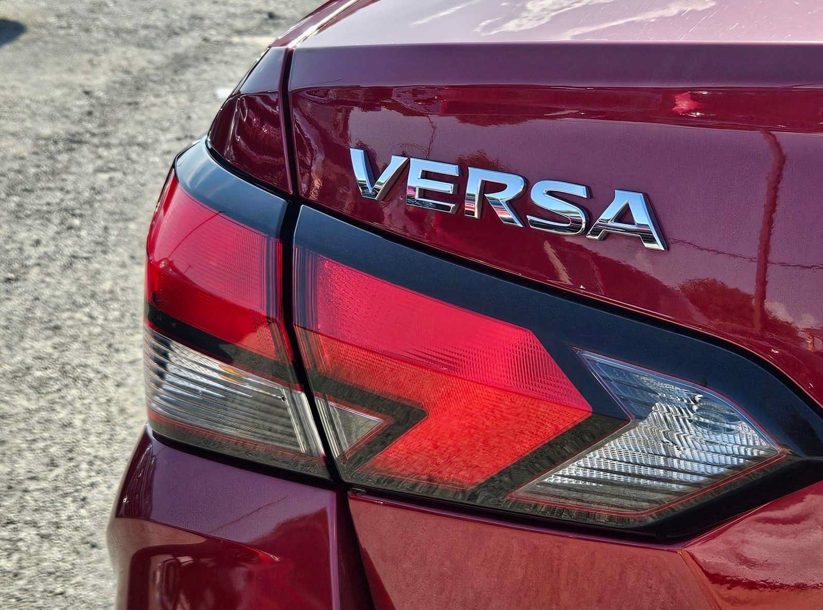 Used 2024 Nissan Versa SV FWD image 12