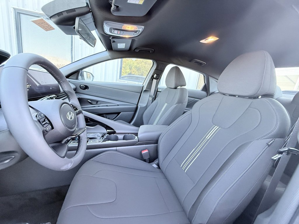 New 2025 Hyundai Elantra SEL image 21