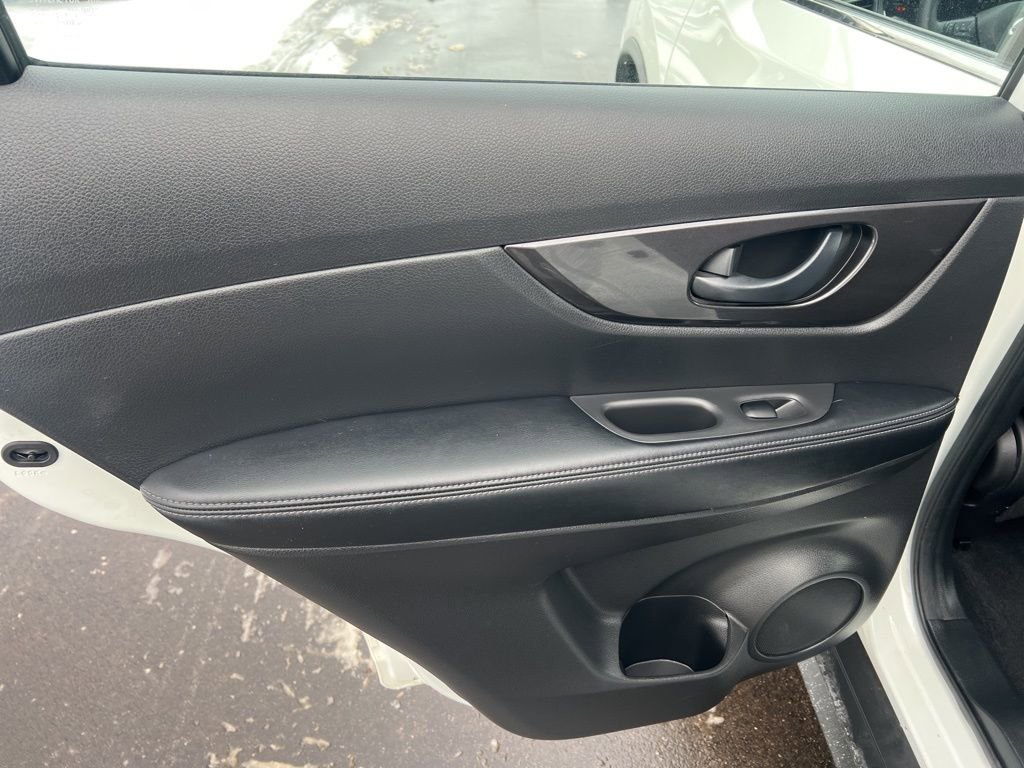 Certified 2020 Nissan Rogue S image 11