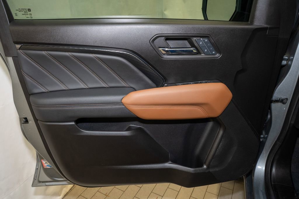 Used 2024 GMC Canyon AT4 w/ AT4 Premium Package image 12