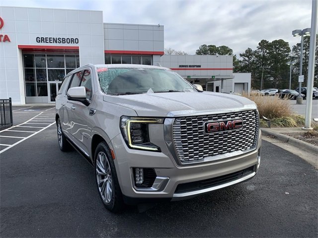 Used 2021 GMC Yukon XL Denali w/ Denali Premium Package image 2