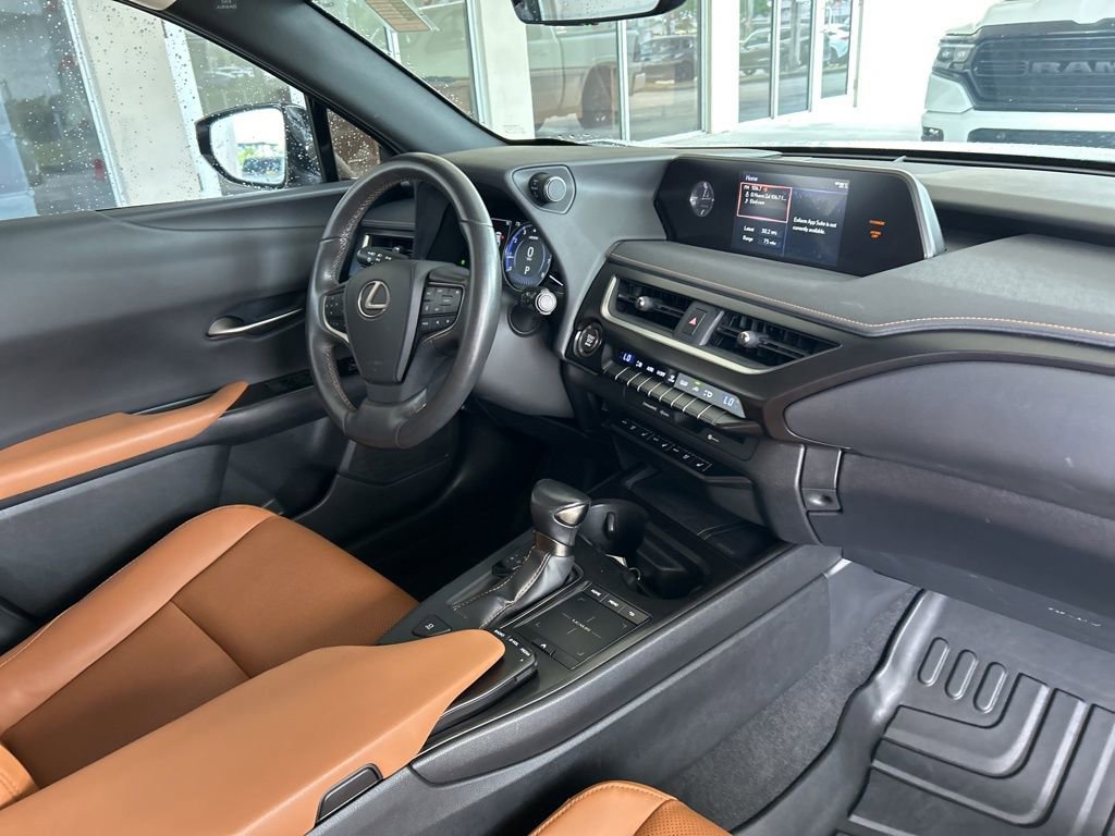 Used 2020 Lexus UX 200 w/ Premium Package image 21