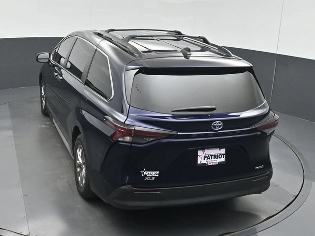 Used 2023 Toyota Sienna XLE FWD image 39