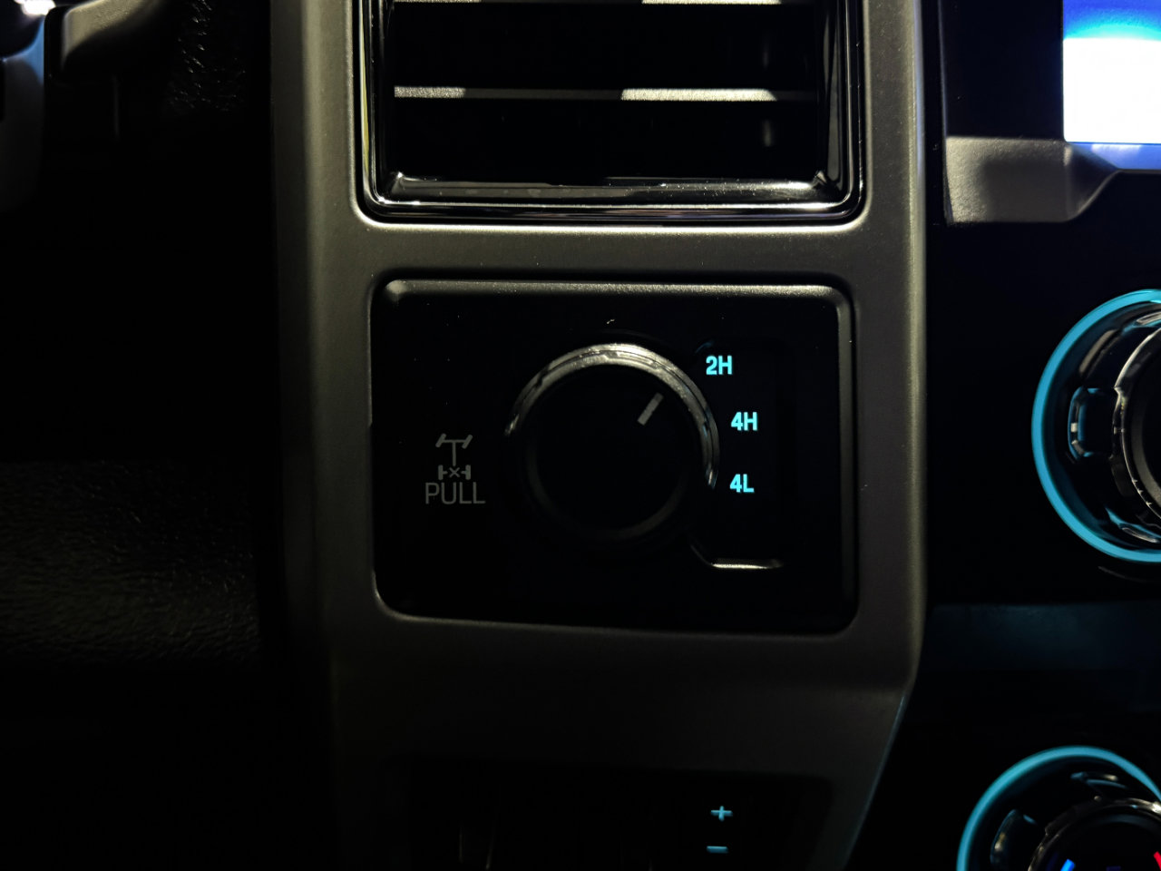 Used 2021 Ford F250 Lariat w/ Lariat Value Package image 25