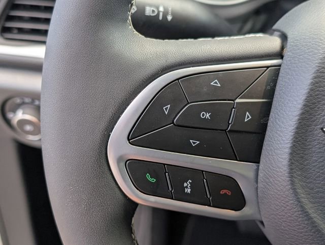 Used 2025 Chrysler Pacifica Select image 30