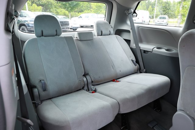 Used 2015 Toyota Sienna L FWD image 27