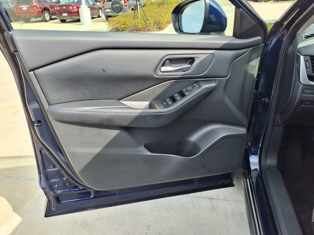 Used 2025 Nissan Rogue SV FWD image 14