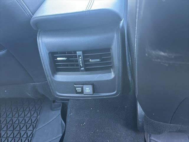 Certified 2022 Toyota Avalon XLE w/ Moonroof Package FWD image 15