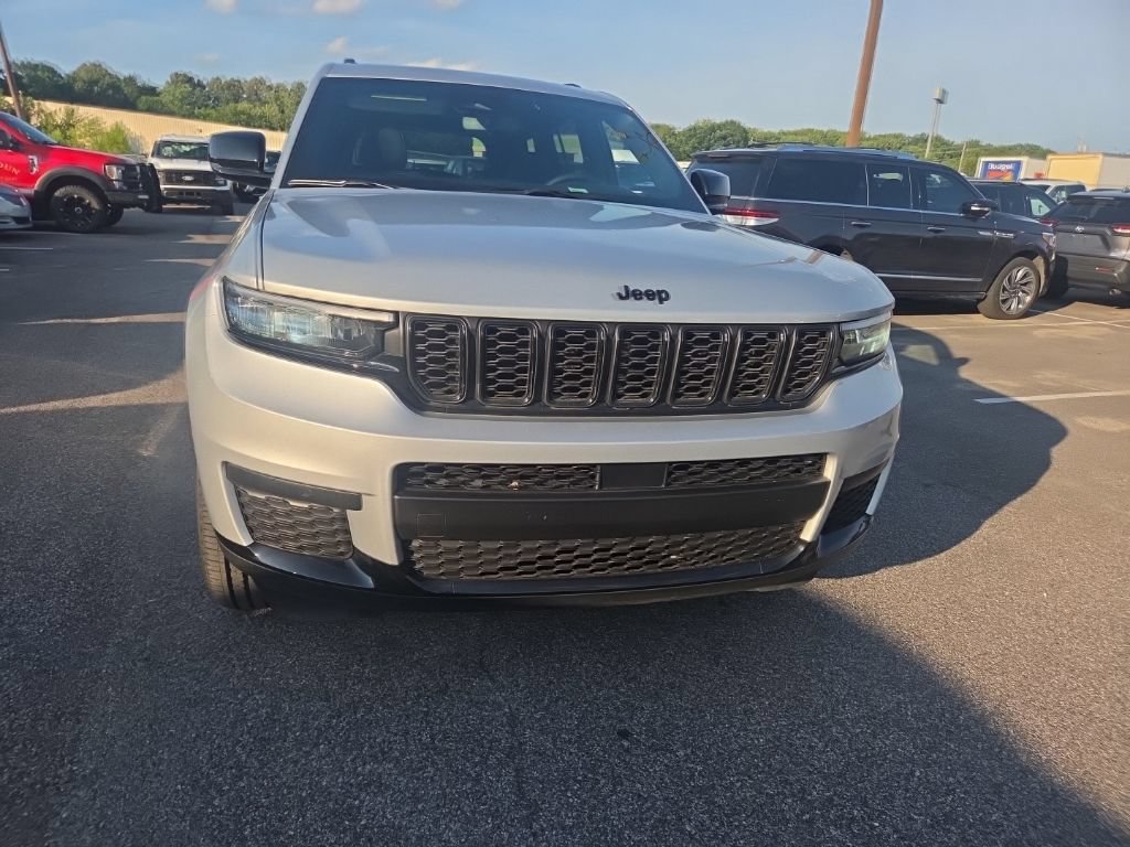 Used 2024 Jeep Grand Cherokee L Altitude RWD image 2