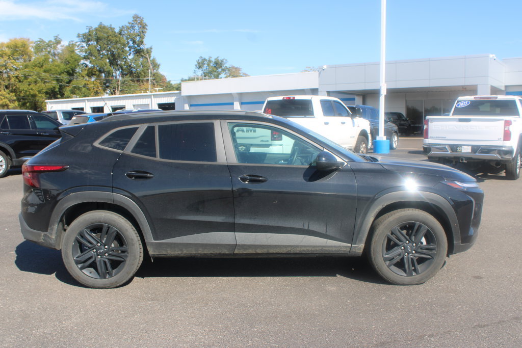 Used 2025 Chevrolet Trax ACTIV w/ Driver Confidence Package FWD image 11