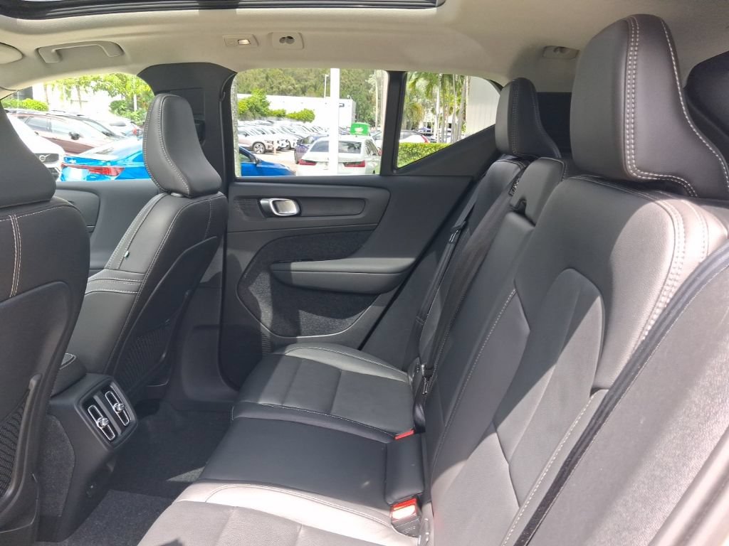Used 2025 Volvo XC40 B5 Ultra w/ Protection Package AWD/4WD image 8