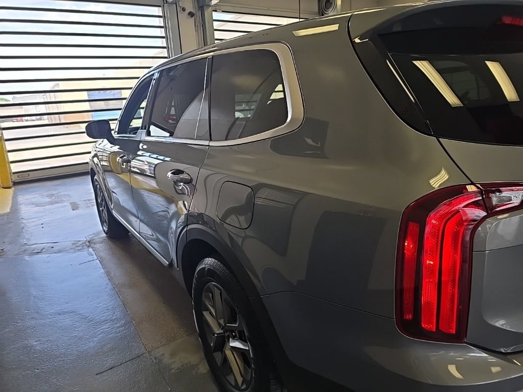 Used 2023 Kia Telluride LX AWD/4WD image 4