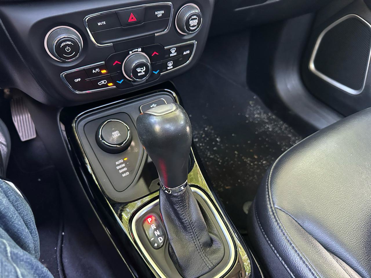 Used 2018 Jeep Compass Latitude w/ Popular Equipment Group AWD/4WD image 18