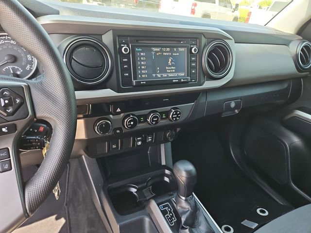 Used 2018 Toyota Tacoma SR5 AWD/4WD image 11