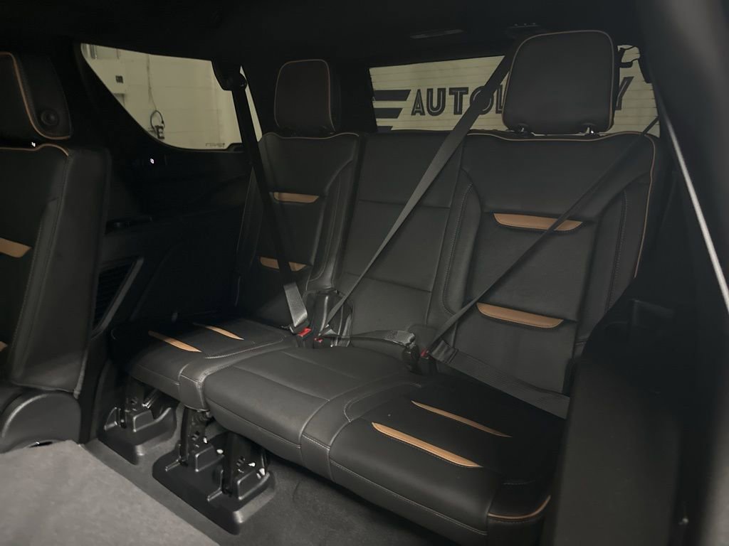 Used 2024 GMC Yukon AT4 w/ Technology Package AWD/4WD image 36