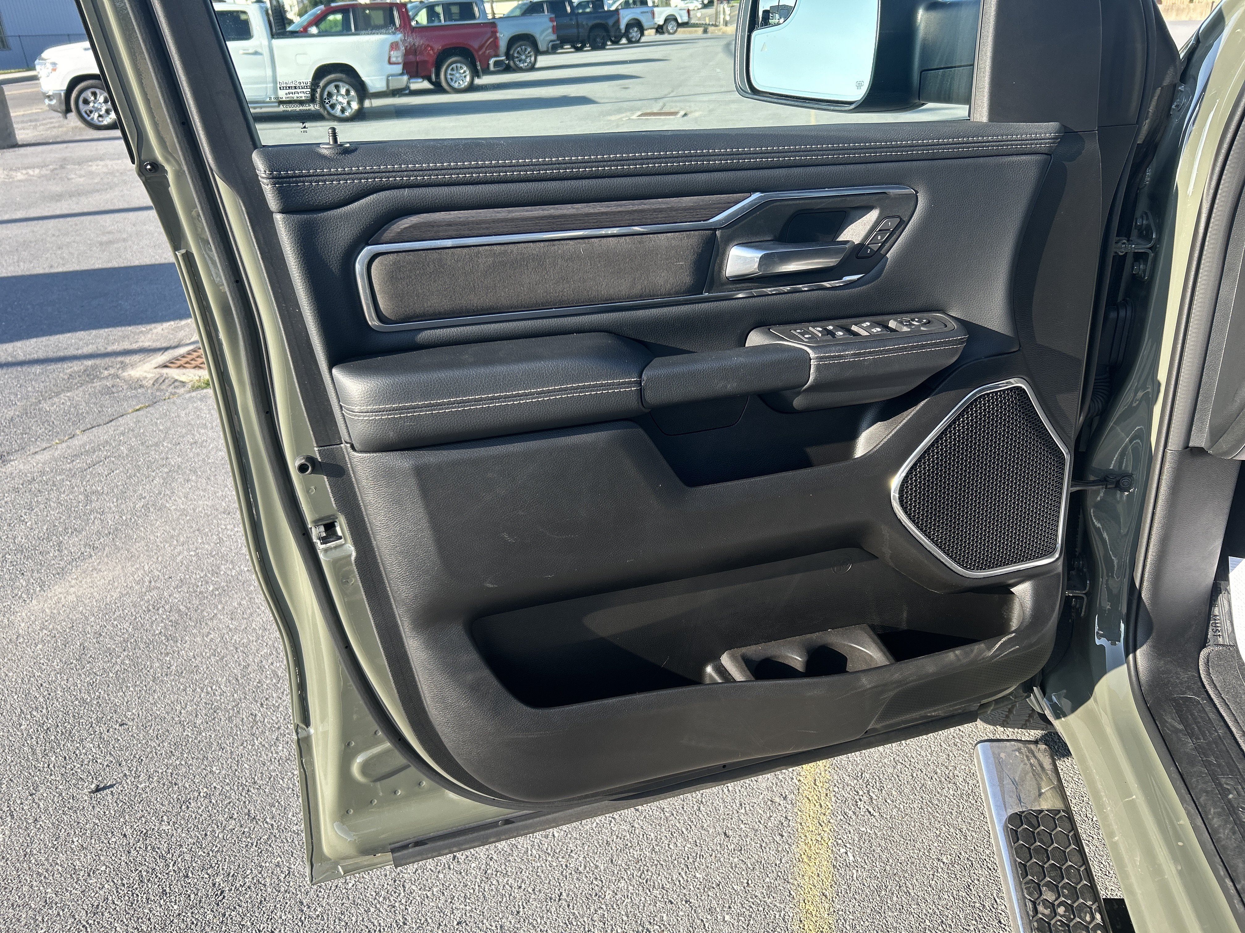 Used 2026 RAM 1500 Laramie AWD/4WD image 18