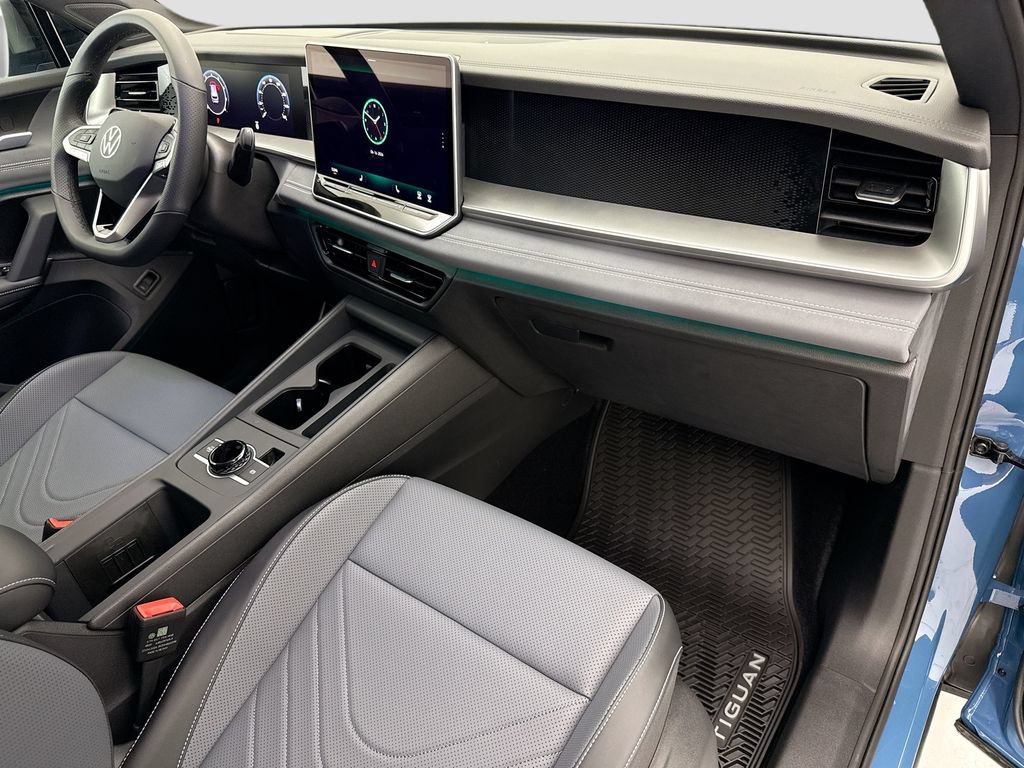 New 2026 Volkswagen Tiguan SE R-Line FWD image 15