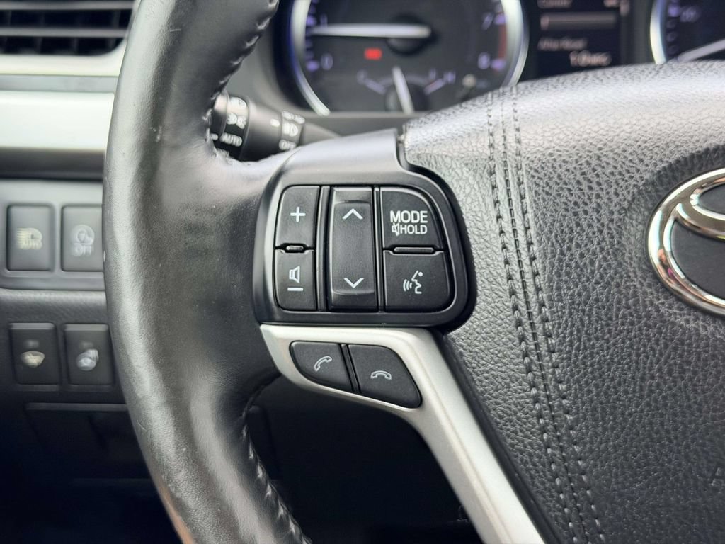 Used 2018 Toyota Highlander Limited Platinum AWD/4WD image 9