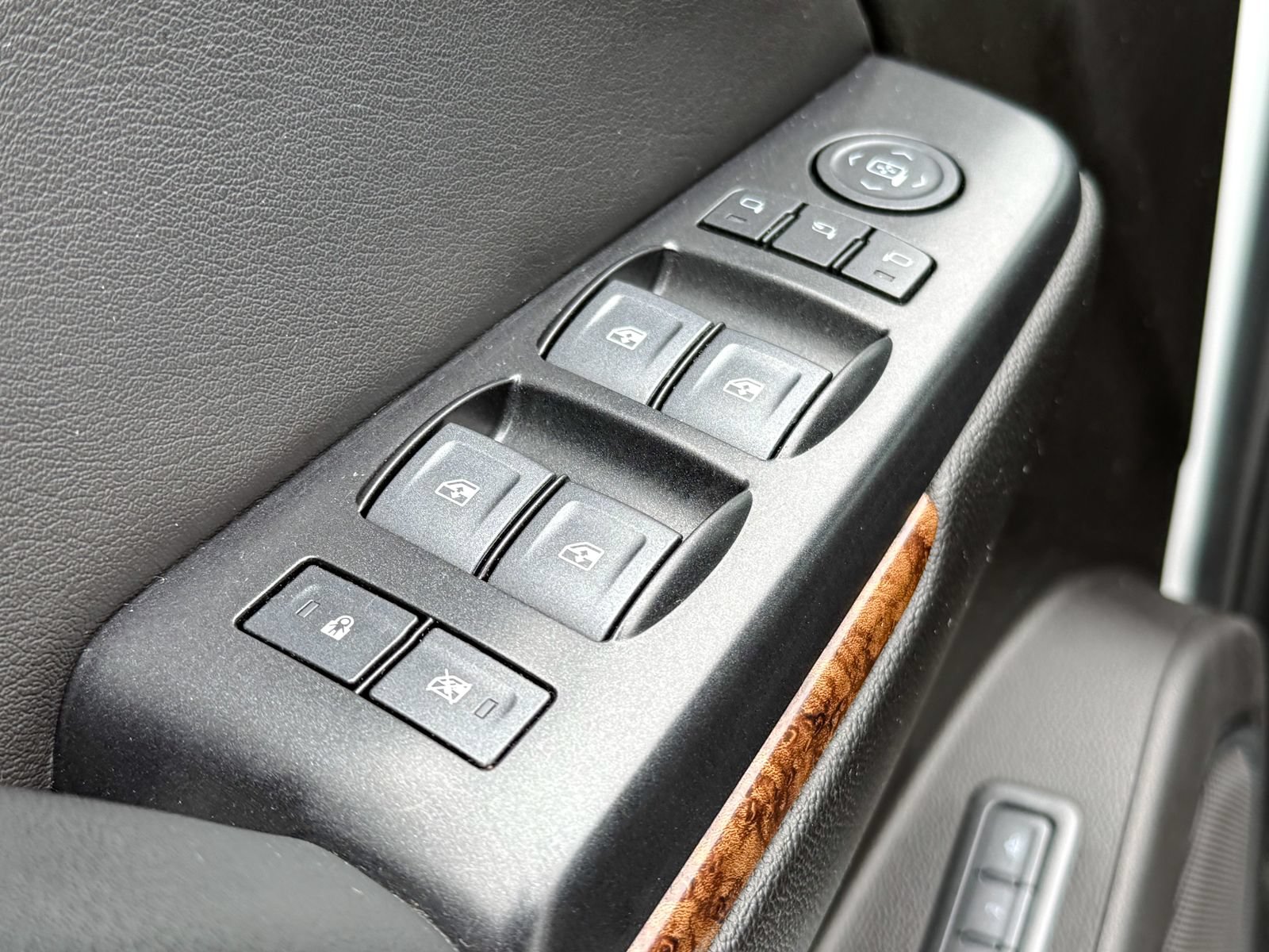 Certified 2020 Chevrolet Tahoe Premier AWD/4WD image 18