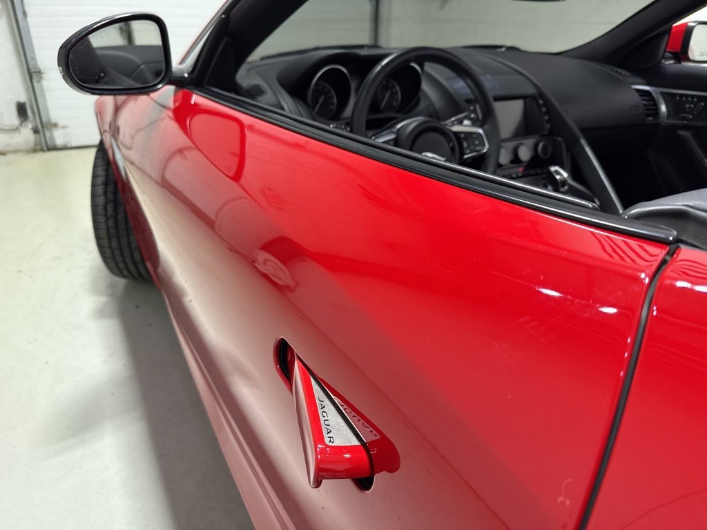 Used 2018 Jaguar F-TYPE Convertible image 8