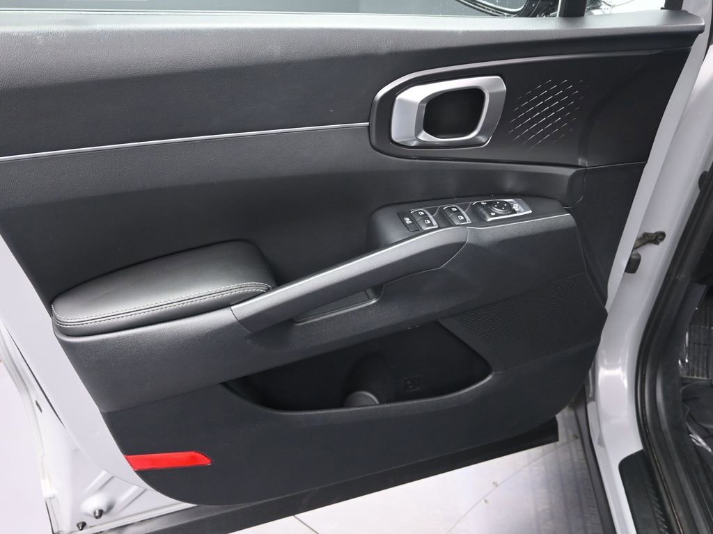Certified 2024 Kia Sorento EX w/ Panoramic Sunroof Package image 10
