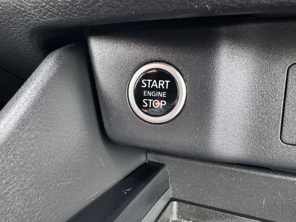 Used 2023 Nissan Rogue SV AWD/4WD image 28