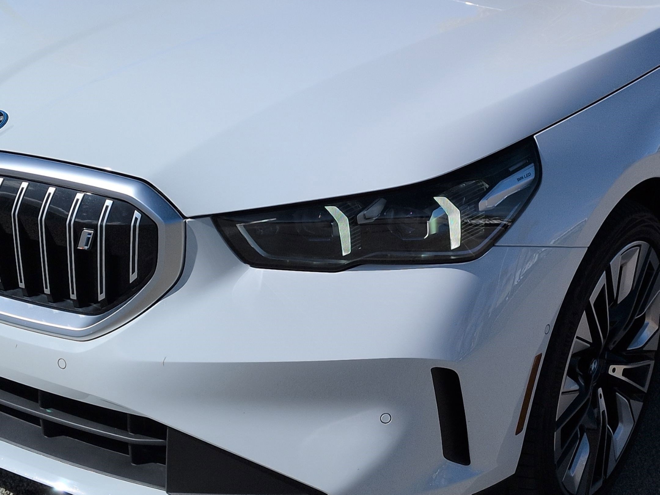 Used 2025 BMW i5 eDrive40i w/ Premium Package image 6