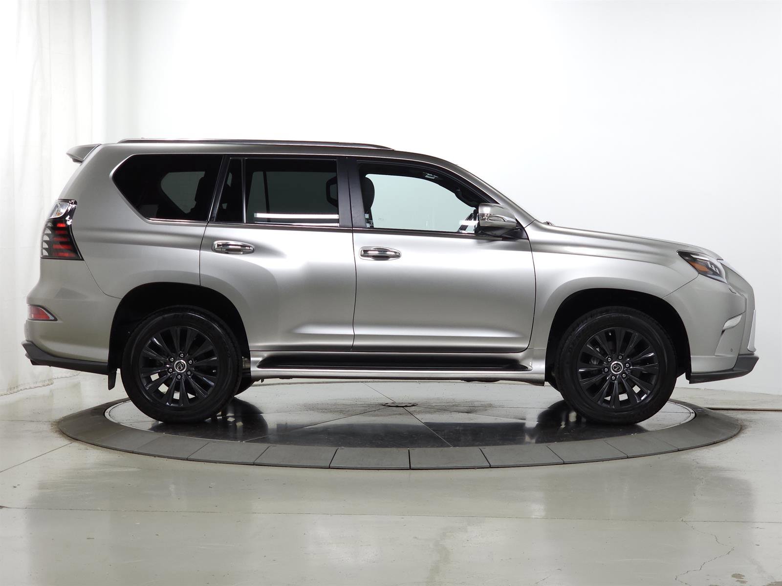 Used 2023 Lexus GX 460 Premium w/ Accessory Package AWD/4WD image 12