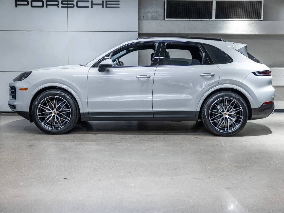 Certified 2026 Porsche Cayenne AWD/4WD image 2