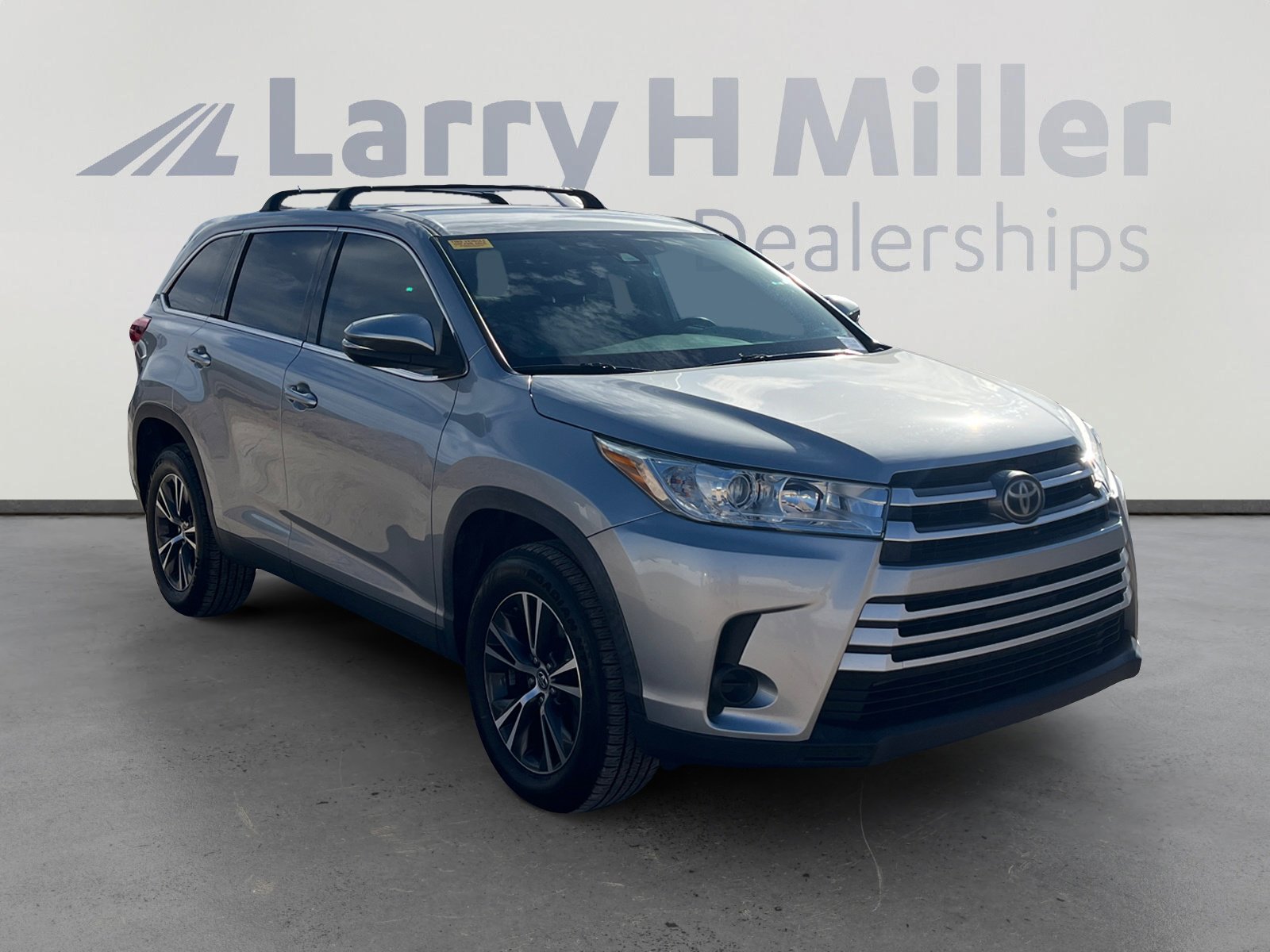 Used 2019 Toyota Highlander LE FWD image 7