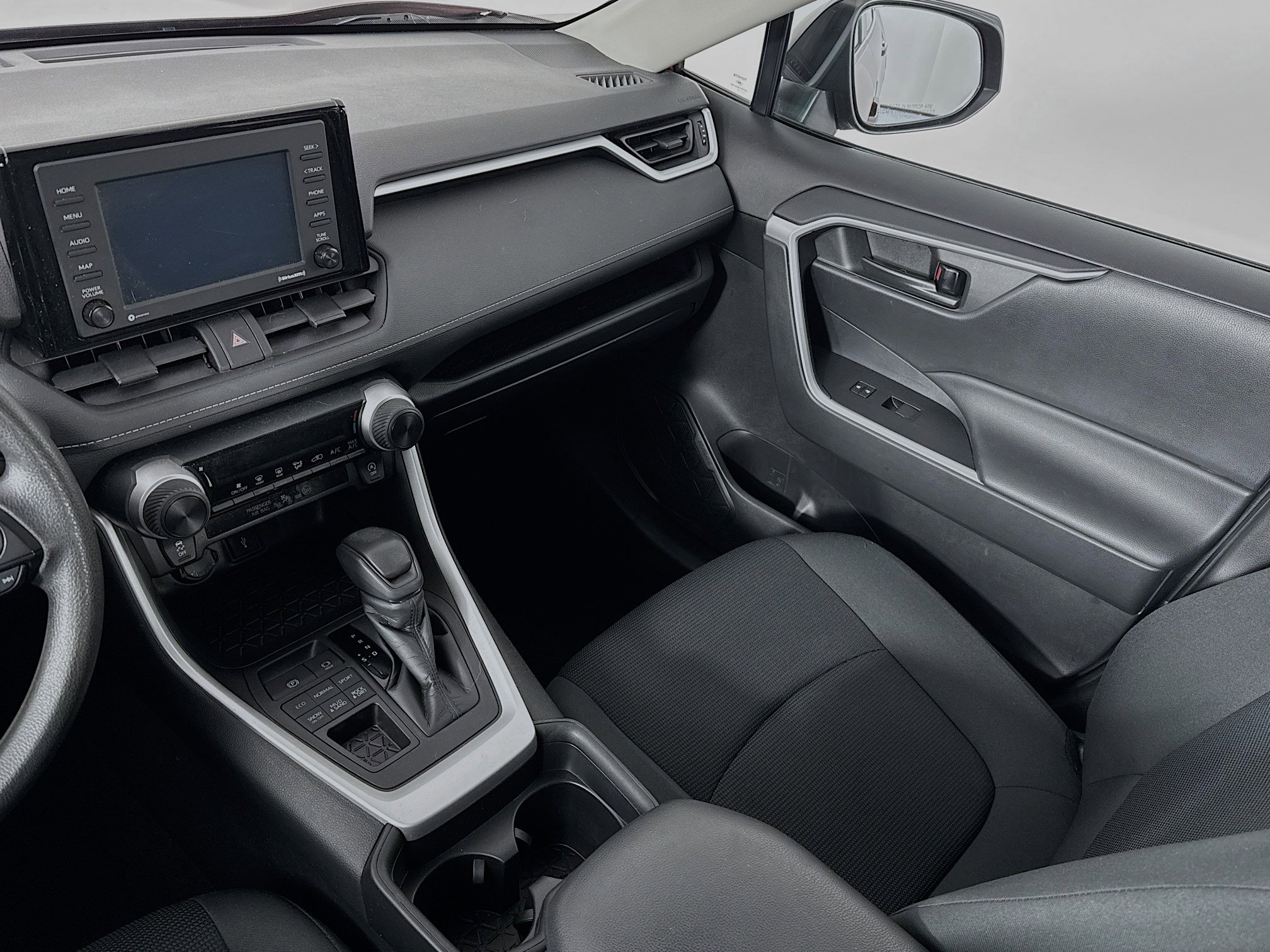 Used 2021 Toyota RAV4 LE image 21