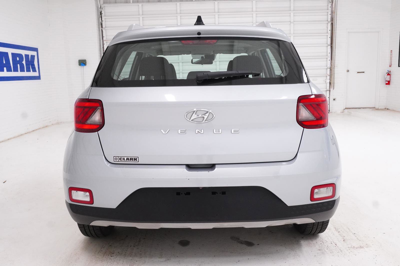 Used 2020 Hyundai Venue SEL w/ Convenience Package FWD image 6