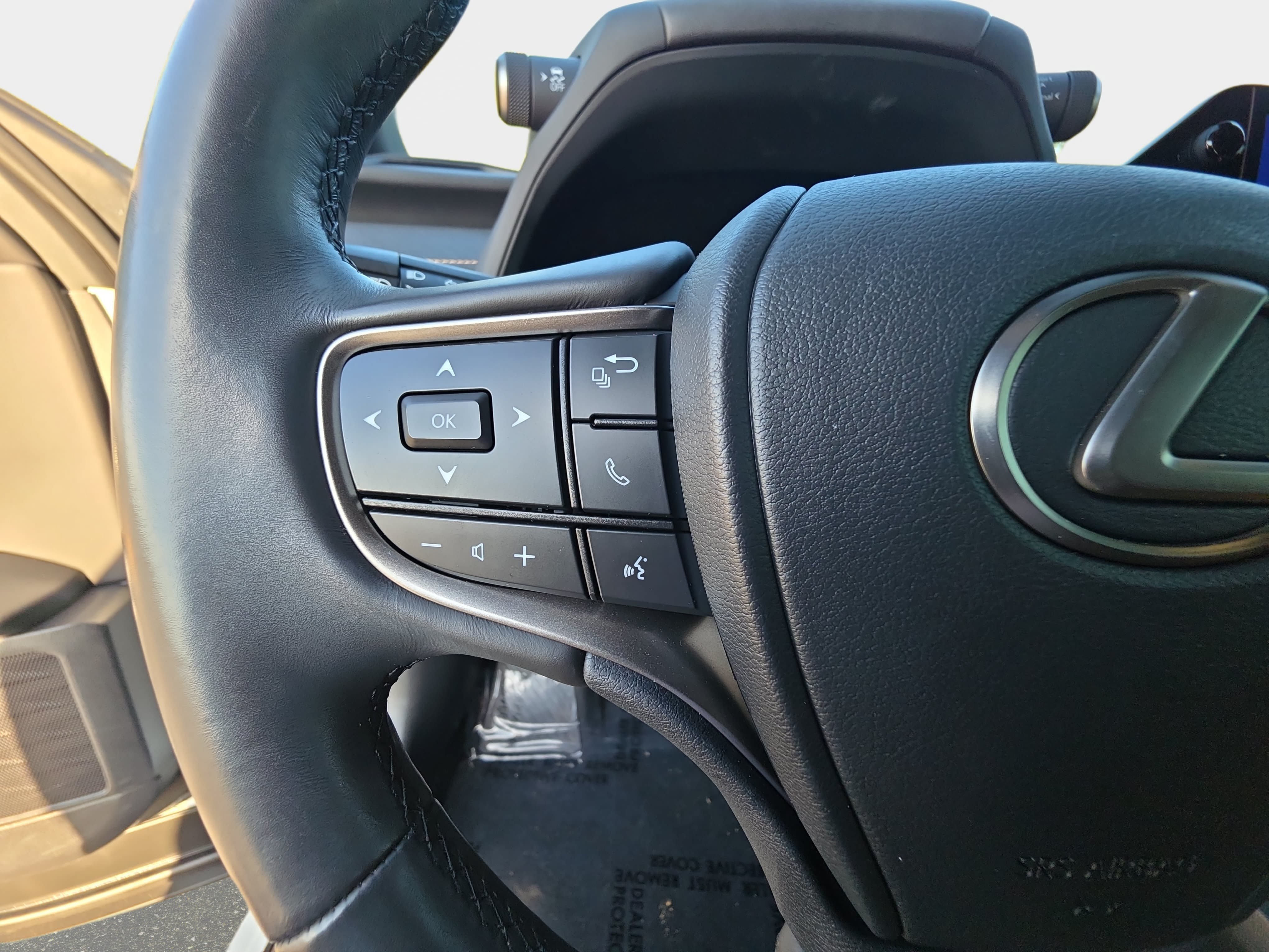 Used 2025 Lexus UX 300h FWD w/ Accessory Package (Z1) image 17