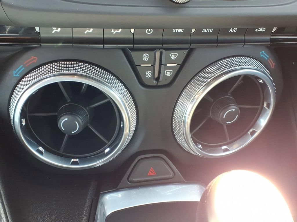 Used 2024 Chevrolet Camaro LT RWD image 11