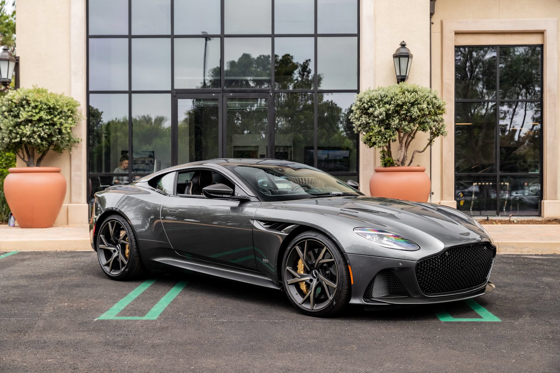 Used 2019 Aston Martin DBS Superleggera RWD video 1