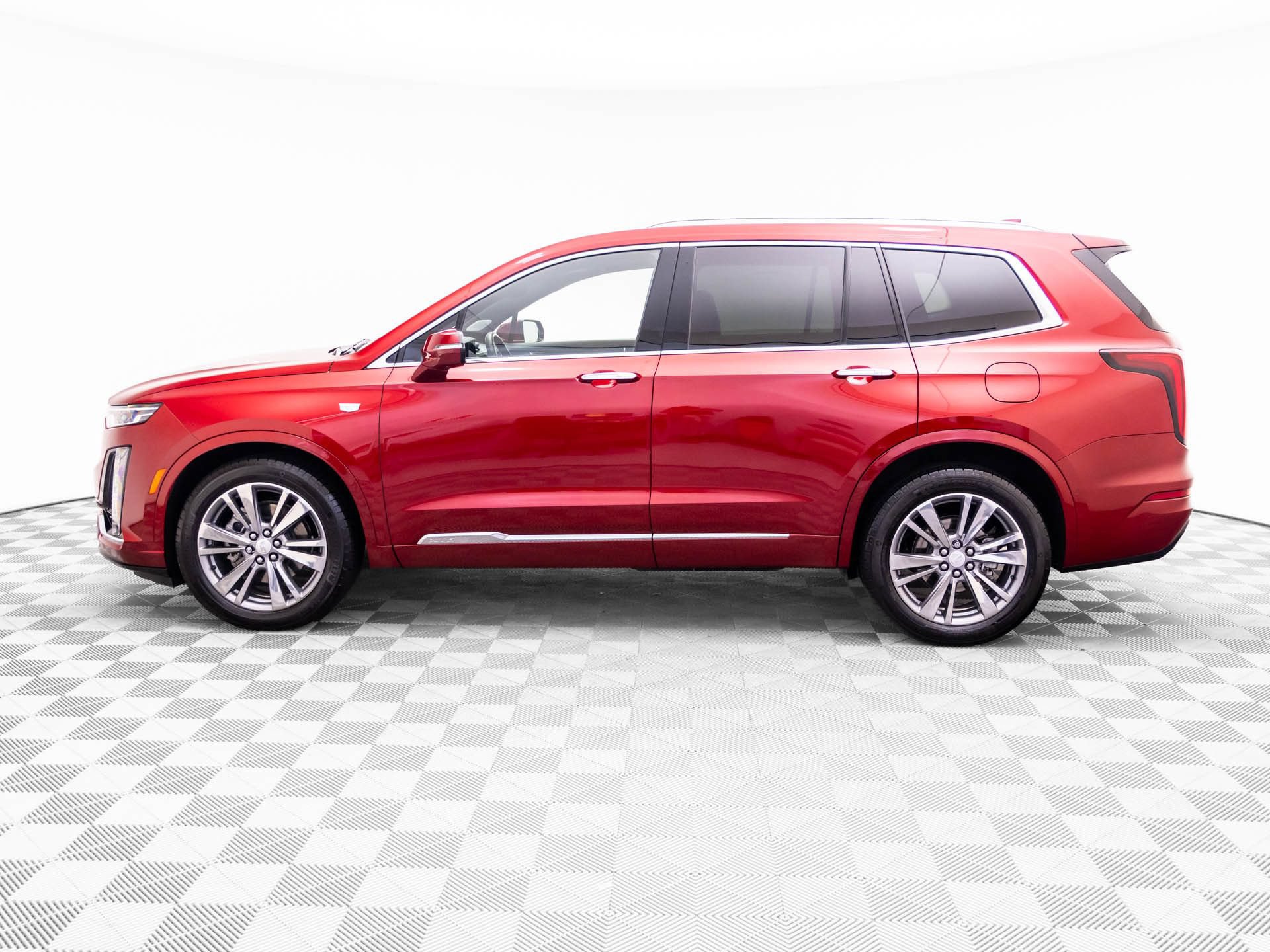 Used 2025 Cadillac XT6 Premium Luxury w/ Platinum Package AWD/4WD image 2
