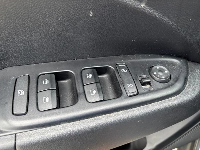 Used 2025 Hyundai Venue SEL FWD image 13