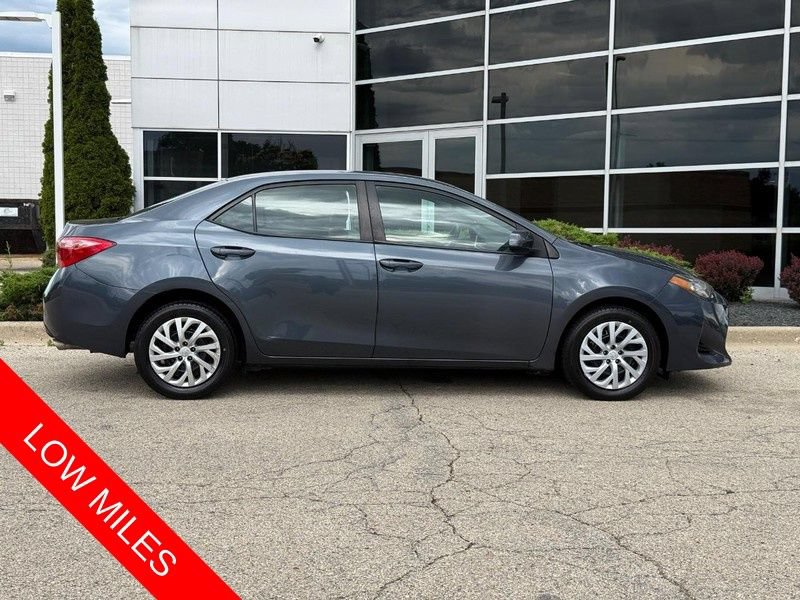 Used 2018 Toyota Corolla LE FWD image 2