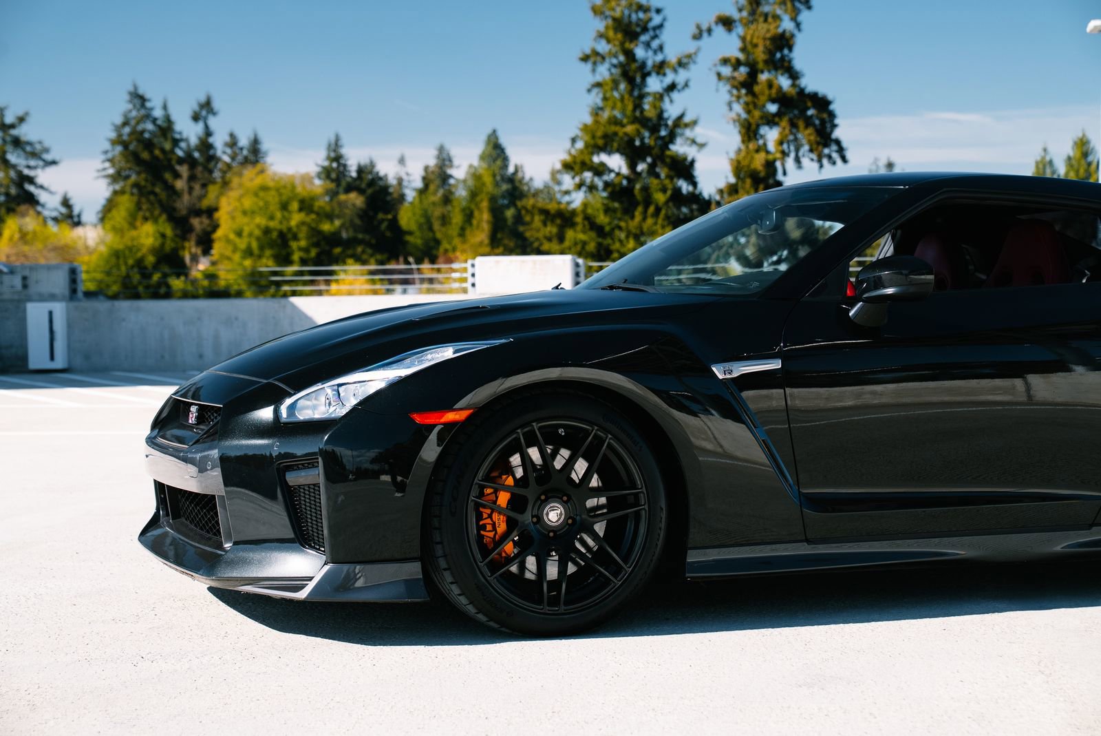 Used 2017 Nissan GT-R Premium w/ Premium Interior Package image 9