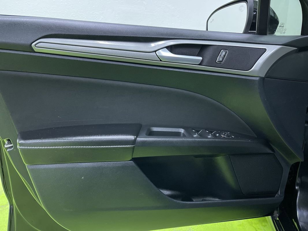 Used 2020 Ford Fusion SE image 16