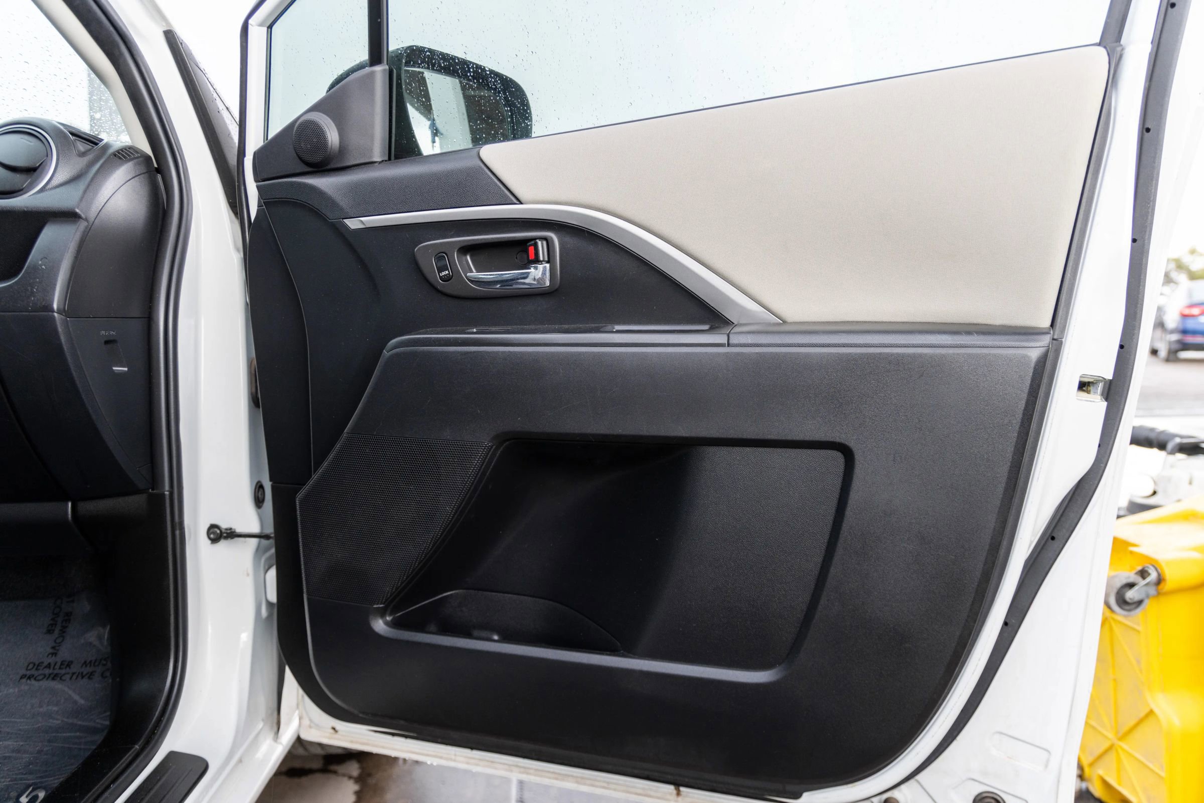 Used 2012 MAZDA MAZDA5 Sport image 14