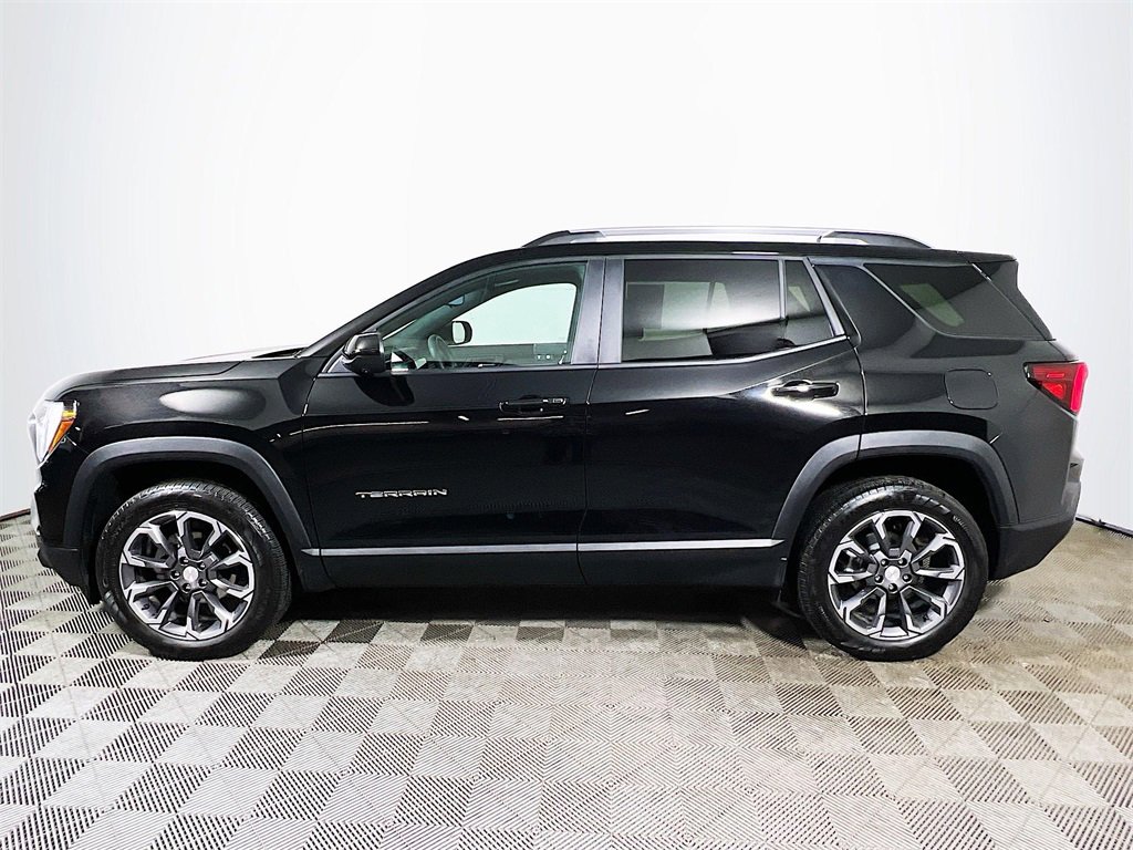 Used 2025 GMC Terrain Elevation w/ Elevation Premium Package image 5