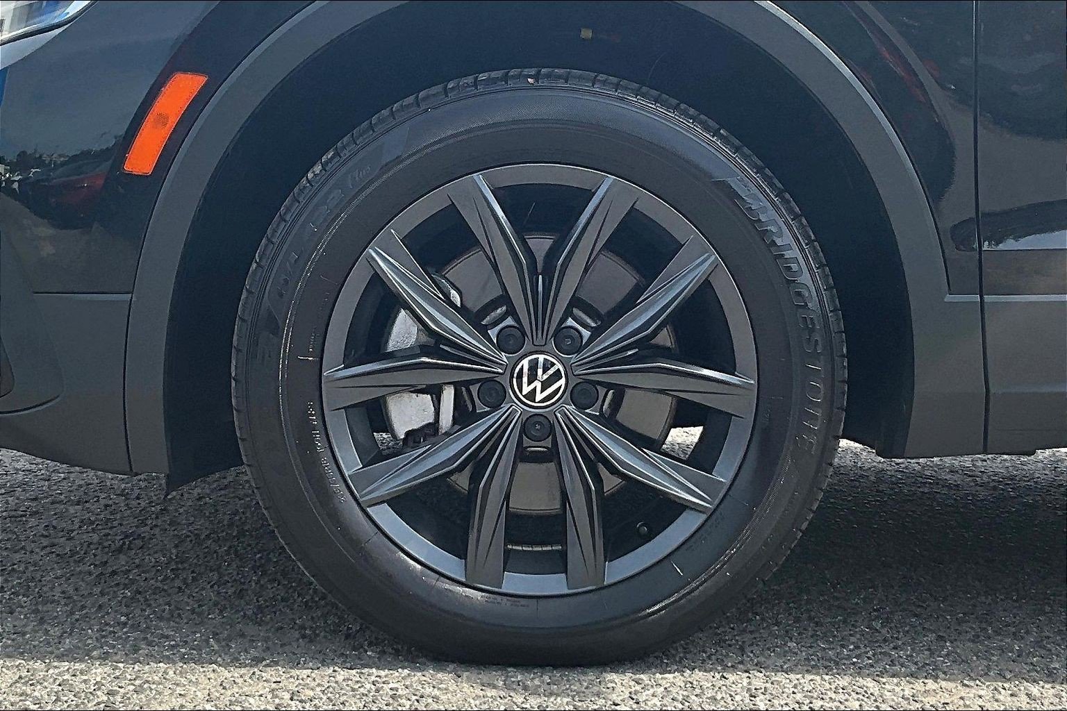 Used 2022 Volkswagen Tiguan SE w/ Panoramic Sunroof Package AWD/4WD image 8