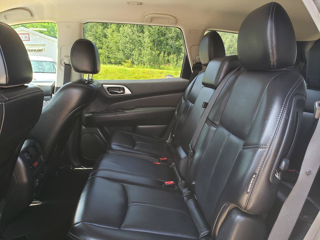Used 2018 Nissan Pathfinder SL AWD/4WD image 14