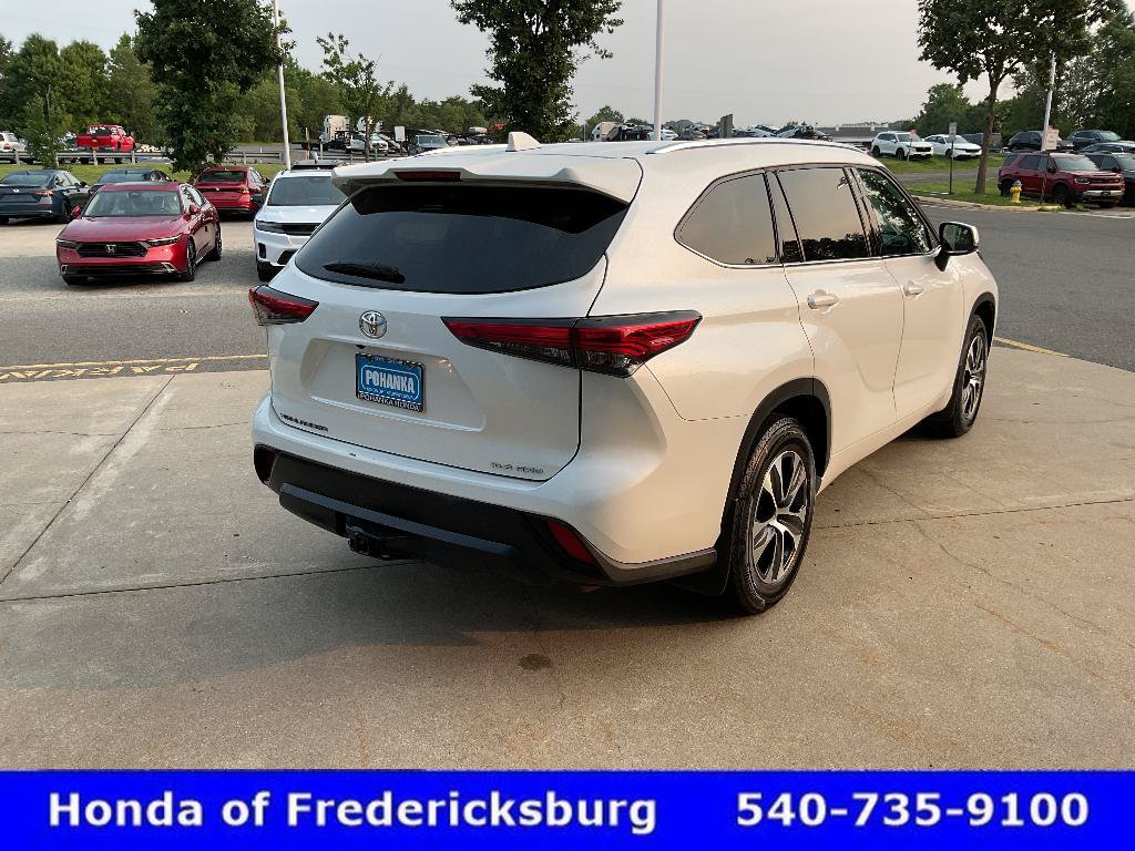 Used 2021 Toyota Highlander XLE AWD/4WD image 6